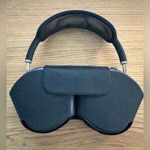 Used Space Gray First Generation Apple AirPods Max